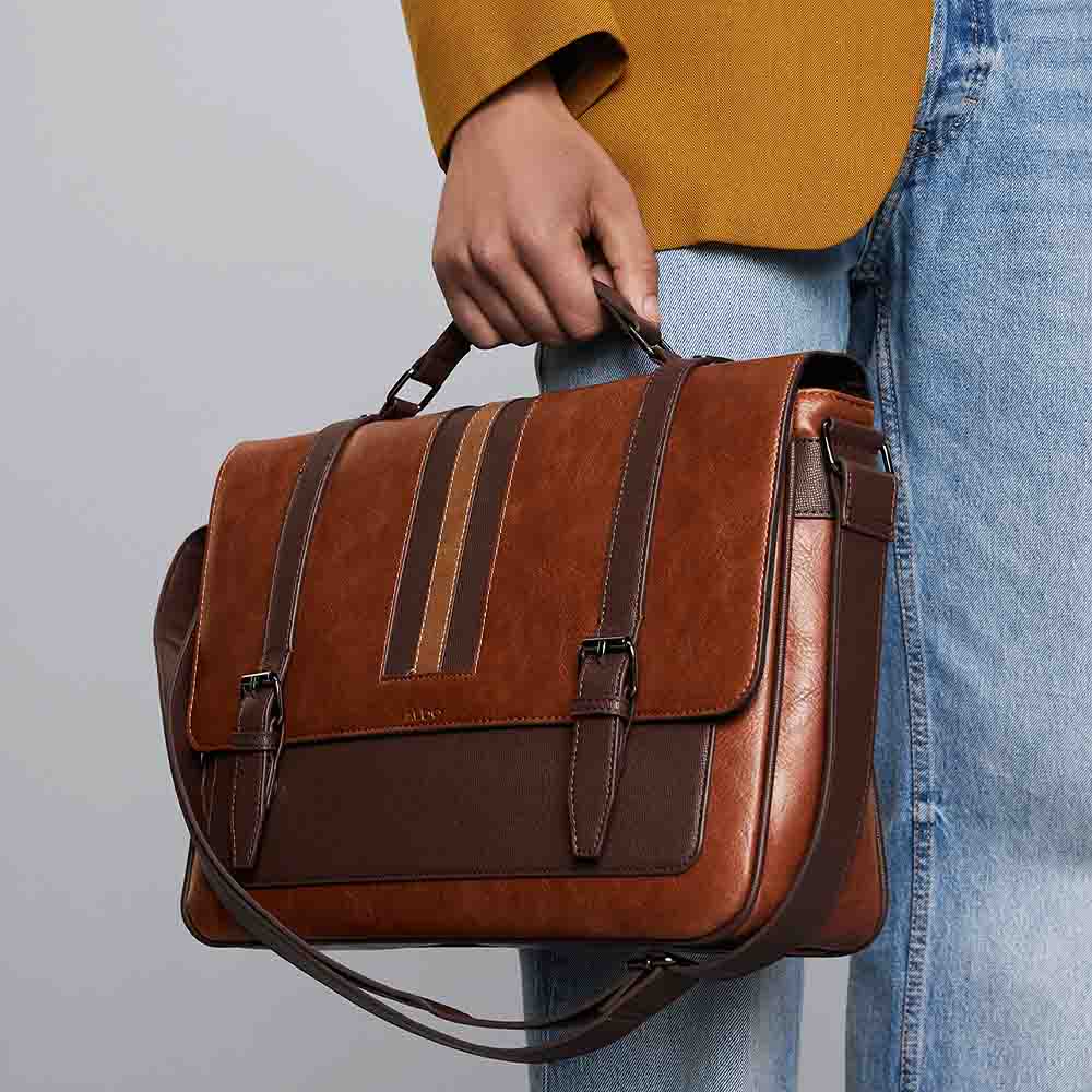 Muniel Men's Brown Messenger